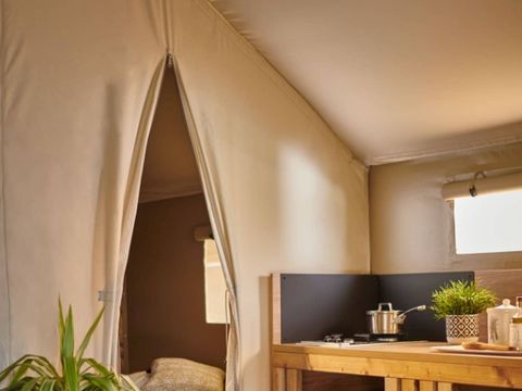 TENTE TOILE ET BOIS 4 personnes - Lodge Safari  (Photos non contractuelles : en cours d'installation)
