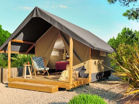 TENTE TOILE ET BOIS 2 personnes - Mini-Lodge (Photos non contractuelles : en cours d'installation)