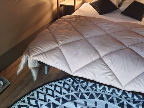 TENTE TOILE ET BOIS 2 personnes - Mini-Lodge (Photos non contractuelles : en cours d'installation)