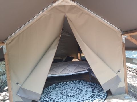 TENTE TOILE ET BOIS 2 personnes - Mini-Lodge (Photos non contractuelles : en cours d'installation)