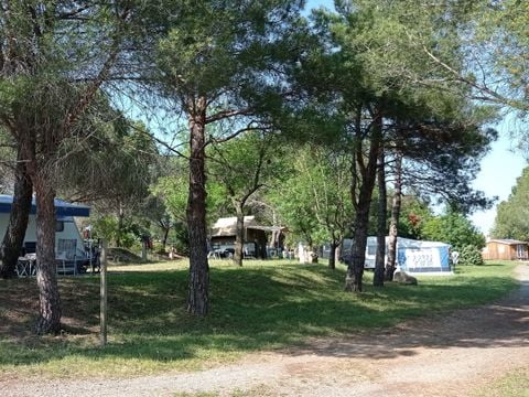 Emplacement - Emplacement + 1 voiture + tente, caravane ou camping-car