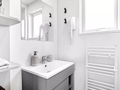 MOBILHOME 8 personnes - Cottage Ibardin 5 Pièces 8 Personnes Climatisé + TV