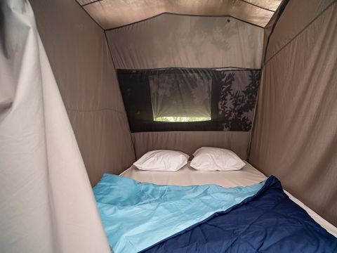 TENTE 4 personnes - Tente Meublée 23m² - 3 chambres - sans sanitaires - Auvent 11m²