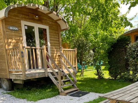 CARAVANE 4 personnes - Roulotte Confort 21m² - 2 chambres - TV - Table de pique-nique - avec sanitaires