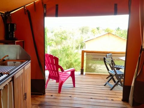 Tente en toile et en bois 5 personnes - TENTE LODGE KENYA. (pas de salle d’eau)