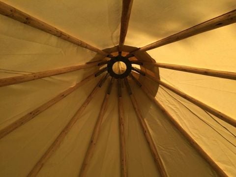 HÉBERGEMENT INSOLITE 4 personnes - TIPI AVEC SALLE D'EAU ET WC