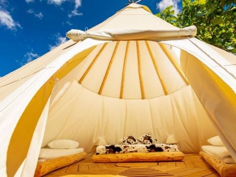 HÉBERGEMENT INSOLITE 4 personnes - TIPI AVEC SALLE D'EAU ET WC