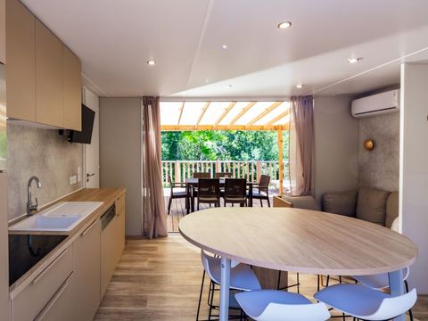 MOBILHOME 6 personnes - COTTAGE PREMIUM SPA CAROUX 40 m² 3 ch 2 sdb A