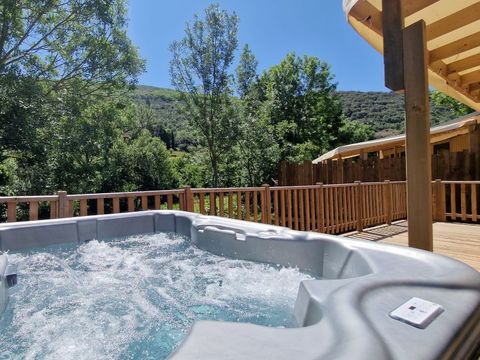 MOBILHOME 6 personnes - COTTAGE PREMIUM SPA CAROUX 40 m² 3 ch 2 sdb B