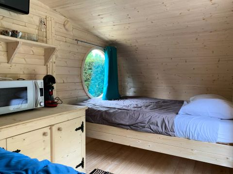 HÉBERGEMENT INSOLITE 2 personnes - Cabane Hobbit 2 Personnes Sans Sanitaire
