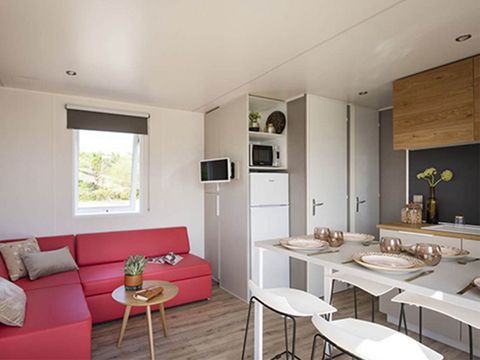 MOBILHOME 6 personnes - Cotignac Jacuzzi privé - 33m² - 3 chambres - Lave vaisselle + TV + A/C