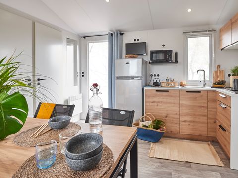 MOBILHOME 7 personnes - PREMIUM 3 chambres - 32m2 - avec CLIM + WIFI + TV - Terrasse couverte de 16m2