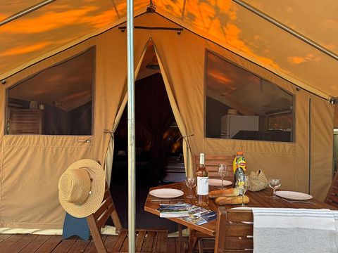 Tente en toile et en bois 5 personnes - Tente Lodge Cabanon sur pilotis 2 chambres
