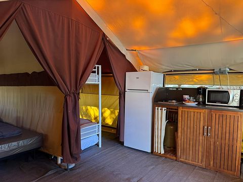 Tente en toile et en bois 5 personnes - Tente Lodge Cabanon sur pilotis 2 chambres
