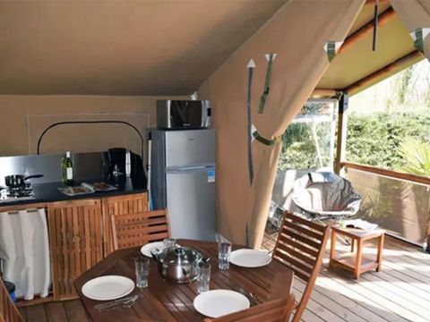 Tente en toile et en bois 5 personnes - Tente Lodge Kenya sur pilotis 2 chambres