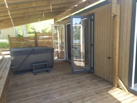 MOBILHOME 4 personnes - Cottage Ansouis - 33m² - 2 chambres - 2 salles de bain + Jacuzzi