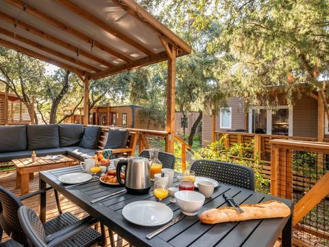 MOBILHOME 6 personnes - Premium | 3 Ch. | 6 Pers. | *Terrasse surélevée* | 1 SDB | Clim. | TV