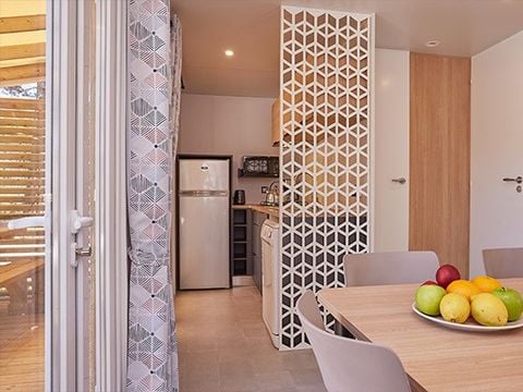 MOBILHOME 8 personnes - Ultime | 3 Chambres | 6 à 8 Couchages | Terrasse semi couverte | 1 Salle de bain | Climatisation | TV MOBILHOME 8 personnes - Ultime | 3 Chambres | 6 à 8 Couchages | Terrasse semi couverte | 1 Salle de bain | Climatisation | TV