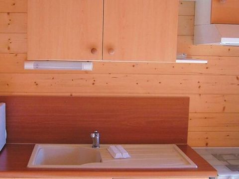 CHALET 6 personnes - Chalet | Classic | 3 Ch. | 6 Pers. | Terrasse surélevée | 1 SDB | Clim. CHALET 6 personnes - Chalet | Classic | 3 Ch. | 6 Pers. | Terrasse surélevée | 1 SDB | Clim.