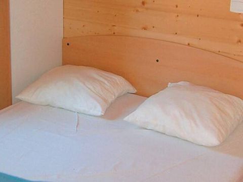 CHALET 6 personnes - Chalet | Classic | 3 Ch. | 6 Pers. | Terrasse surélevée | 1 SDB | Clim. CHALET 6 personnes - Chalet | Classic | 3 Ch. | 6 Pers. | Terrasse surélevée | 1 SDB | Clim.