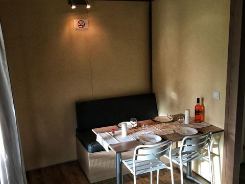 CHALET 5 personnes - Chalet Soléa Confort 40m² - 2 chambres + climatisation + TV - dont terrasse couverte de 13m² 1/5 pers