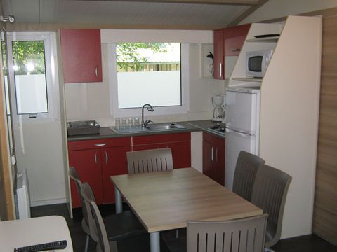 CHALET 6 personnes - Chalet Samoa Confort 46m² - 3 chambres 4 adultes 2 enfants + Clim + TV - terrasse semi-couverte 19m² 1/6 pers