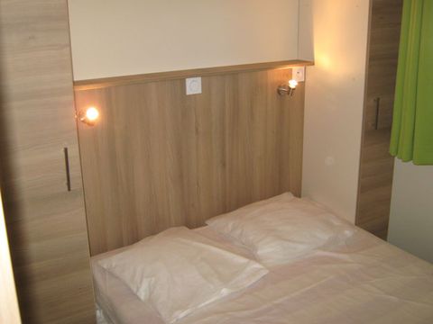 CHALET 6 personnes - Chalet Samoa Confort 46m² - 3 chambres 4 adultes 2 enfants + Clim + TV - terrasse semi-couverte 19m² 1/6 pers