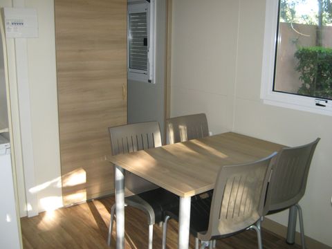CHALET 4 personnes - Chalet Némo Confort 32m² - 2 chambres + climatisation + TV - dont terrasse semi-couverte de 12m² 1/4 pers