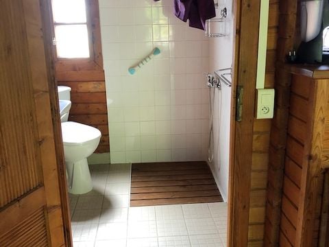 CHALET 4 personnes - CHALET PMR CONFORT - 1 ch - clim - TV - BBQ - Ménage* - 35m2 + terrasse couverte de 14m2