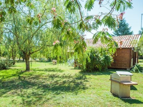 CHALET 4 personnes - CHALET PMR CONFORT - 1 ch - clim - TV - BBQ - Ménage* - 35m2 + terrasse couverte de 14m2