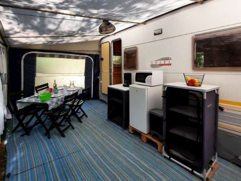 CARAVANE 2 personnes - (Sans sanitaires)