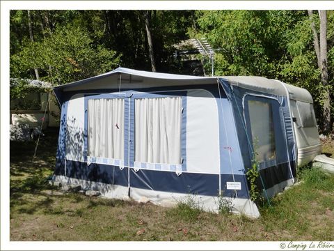 CARAVANE 2 personnes - (Sans sanitaires)