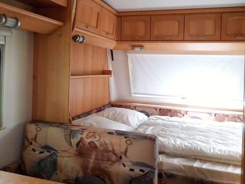 CARAVANE 2 personnes - (Sans sanitaires)