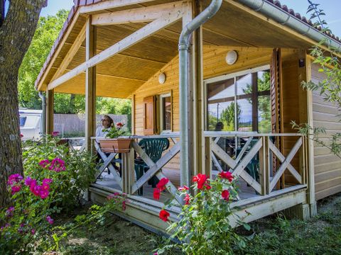 Chalet 4 personnes - PRESTIGE 2 chambres (lave-vaisselle - TV - terrasse couverte 12m² - superficie 28m²)