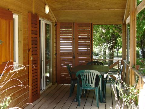 Chalet 4 personnes - PRESTIGE 2 chambres (lave-vaisselle - TV - terrasse couverte 12m² - superficie 28m²)
