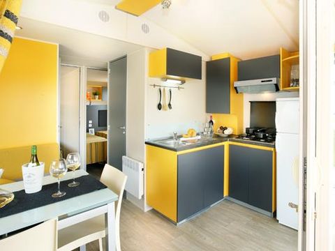 MOBILHOME 4 personnes - COTTAGE 2 chambres (TV - terrasse couverte 7m² - superficie 26m²)