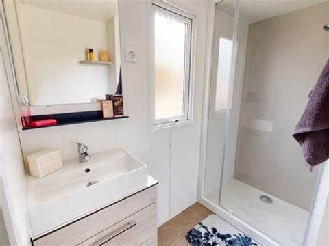 MOBILHOME 5 personnes - Home Flower Premium 26,5m² (2 chambres, 4 adultes max + 1 petit enfant) terrasse couverte 16m²