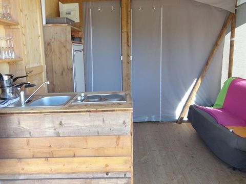 TENTE TOILE ET BOIS 4 personnes - Cabane Lodge sur pilotis Confort 24m² (2 chambres) - terrasse couverte 10m²