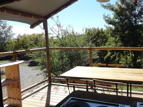 TENTE TOILE ET BOIS 4 personnes - Cabane Lodge sur pilotis Confort 24m² (2 chambres) - terrasse couverte 10m²