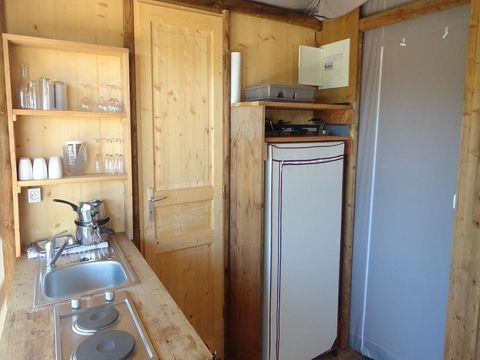 TENTE TOILE ET BOIS 4 personnes - Cabane Lodge sur pilotis Confort 24m² (2 chambres) - terrasse couverte 10m²