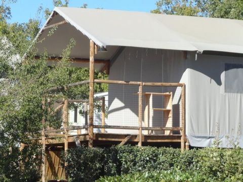TENTE TOILE ET BOIS 4 personnes - Cabane Lodge sur pilotis Confort 24m² (2 chambres) - terrasse couverte 10m²