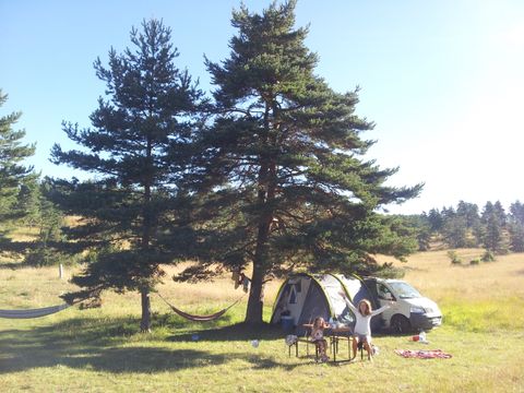 Emplacement - Emplacement : voiture + tente/caravane ou camping-car