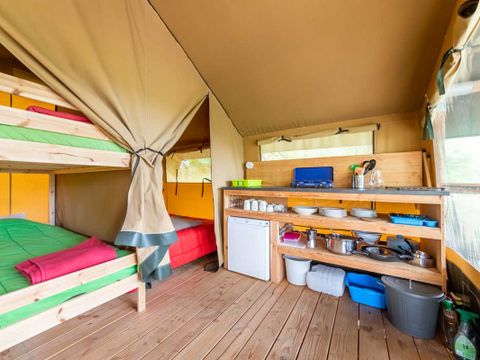 Tente en toile et en bois 5 personnes - Baroudeur (sans salle de bain privative)