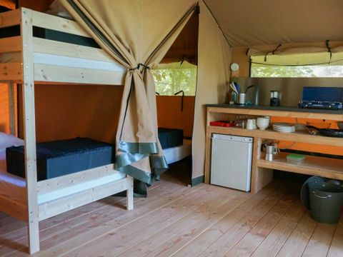 Tente en toile et en bois 5 personnes - Baroudeur (sans salle de bain privative)