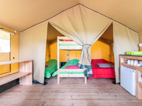 Tente en toile et en bois 5 personnes - Baroudeur (sans salle de bain privative)