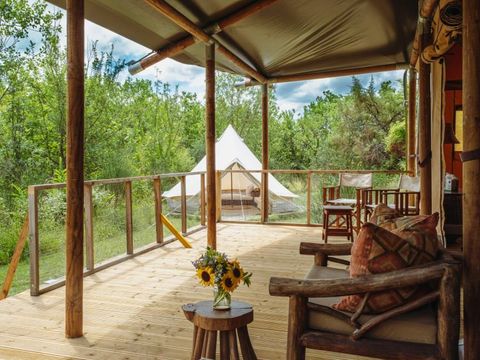 TENTE TOILE ET BOIS 6 personnes - Lodge Maasai Mara - 31 m² + 12.5 m² + terrasse 23 m²