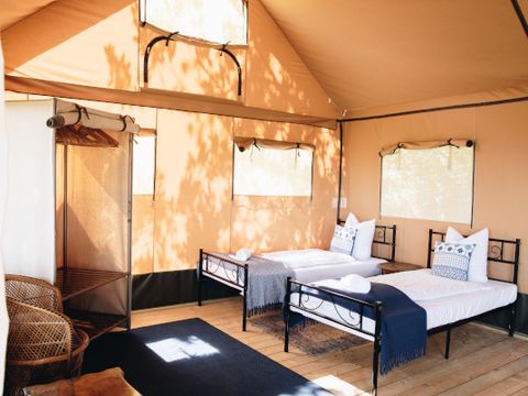 TENTE TOILE ET BOIS 7 personnes - Lodge Samburu - 31 m² + 12.5 m² + terrasse 23 m²