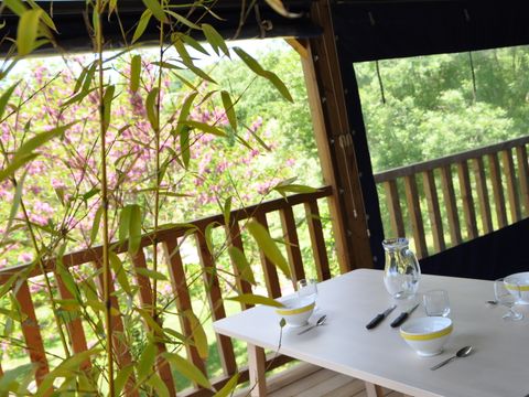 HÉBERGEMENT INSOLITE 4 personnes - Le Balcon des Duyes