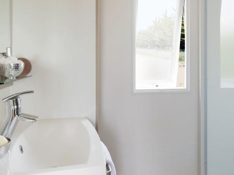 MOBILHOME 3 personnes - Mobilhome Classique 1 chambre + Terrasse - 2 personnes + 1 enfant -10 ans