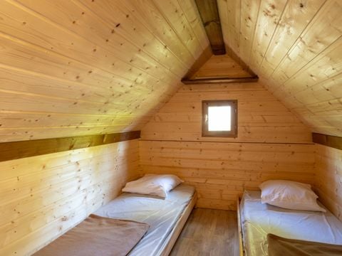 HÉBERGEMENT INSOLITE 4 personnes - Cabane Valbelle